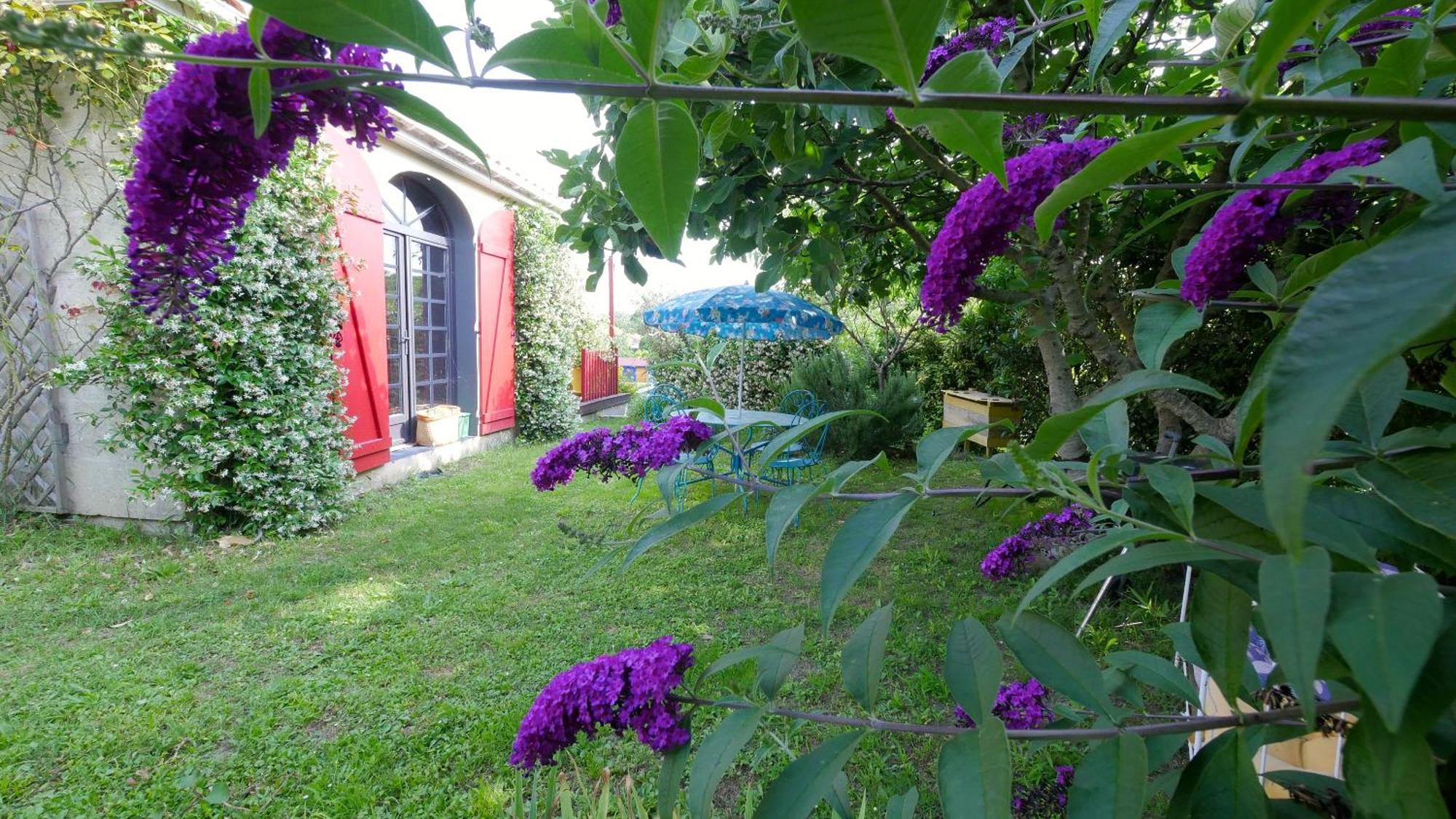 Appartement Les Jardins D'Ispahan à Prignac-et-Marcamps Extérieur photo